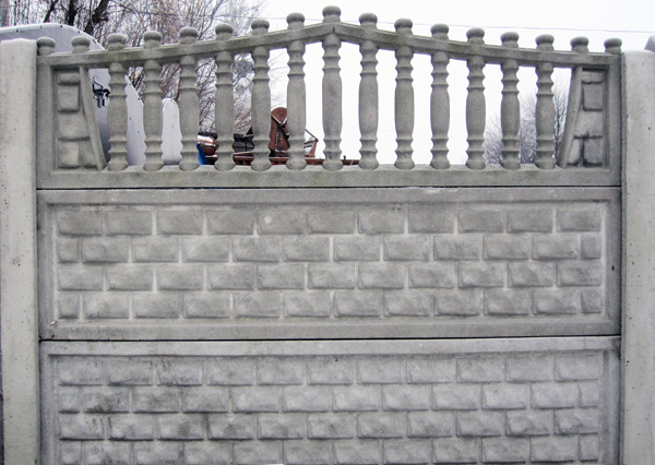 Забор із бетону (Європаркан) "Колота цегла з балясинами"